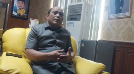 Ketua DPRD Kabupaten Serang, Bahrul Ulum, memberikan keterangan Kepada pers, Senin, (5/1) Foto: (Dailyhits)