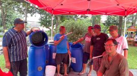 Warga Ciputat Kota Tangsel, Selesaikan permasalahan sampah Organik, menyulap tong ari menjadi Alat pembuatan pupuk kompos. Foto: Dailyhits)