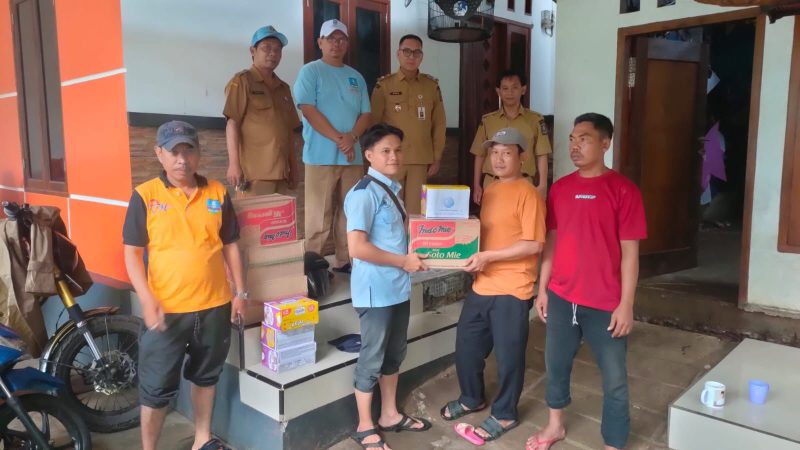 Asda II bersama OPD Kabupaten Serang, memberikan Bantuan kepada Masyarakat terkana Banjir, Foto: Dailyhits