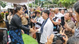 Wakil Gubernur Banten, Achmad Dimyati Natakusumah, menyapa Ibu-Ibu UMKM, Sabtu (7/2) Doc: (Ist/Dailyhits)