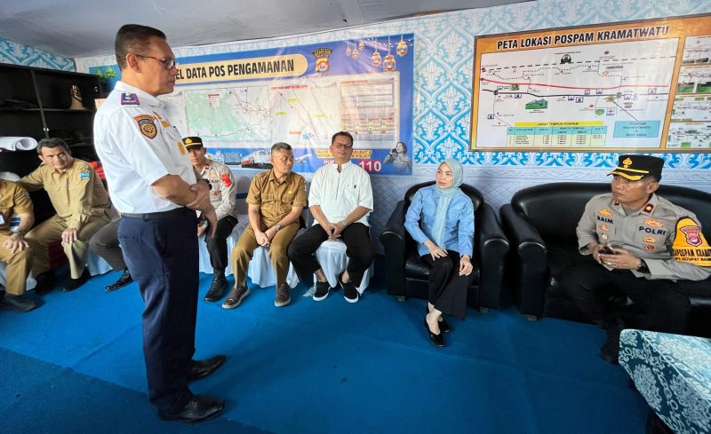 Bupati Serang, Ratu Rachmatuzakiyah, saat pantau Posko Keamanan di keramat watu, Doc: (Dailyhits.id)