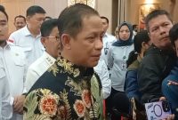 Mentri Lingkungan Hidup Hanif Faisol Nurofiq, memberikan keterangan kepada pers, Jumat (27/3) Doc: (Dailyhits.id)