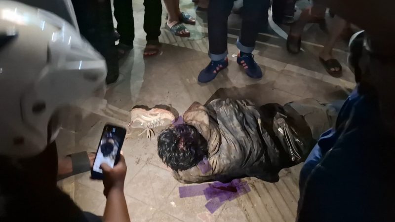 Maling yang tergeletak Usai diamuk Masa, di jalan arah lampu merah parung, Doc (Dirhat/Dailyhitd.id)