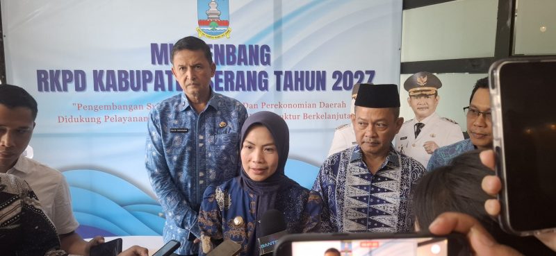 Bupati Serang, Ratu Rachmatuzakiyah, memberikan keterangan Kepada pers, Kamis (2/4) Doc : (Dir/Dailyhits.id)