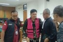 Kuasa Hukum Terdakwa, Neril Afdi (kanan) saat membersamai terdakwa usai sidang putusan. (Istimewa)