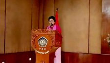 Ketua DWP Kabupaten Lebak, Reri Yoseline saat memberikan sambutan dalam acara. (Istimewa)