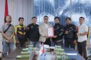 Ketua DPRD Banten, Fahmi Hakim saat menerima perwakilan ojek online. (Dok)