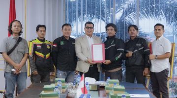 Ketua DPRD Banten, Fahmi Hakim saat menerima perwakilan ojek online. (Dok)