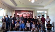 Momen Foto Bersama Pemateri dengan Peserta Press Retreat 2026 (Dok).