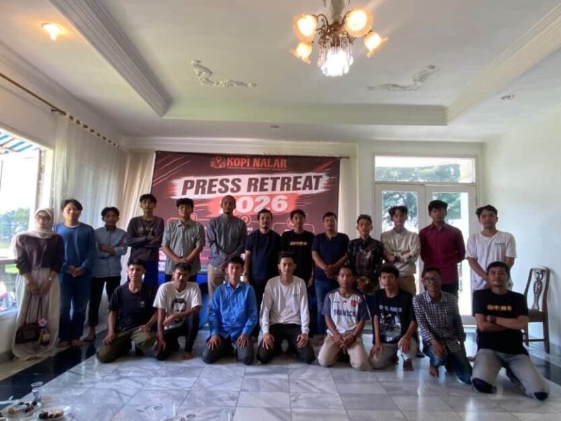 Momen Foto Bersama Pemateri dengan Peserta Press Retreat 2026 (Dok).