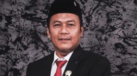 Anggota DPRD Banten, Ubaidillah, memberikan keterangan kepada pers (Dok)