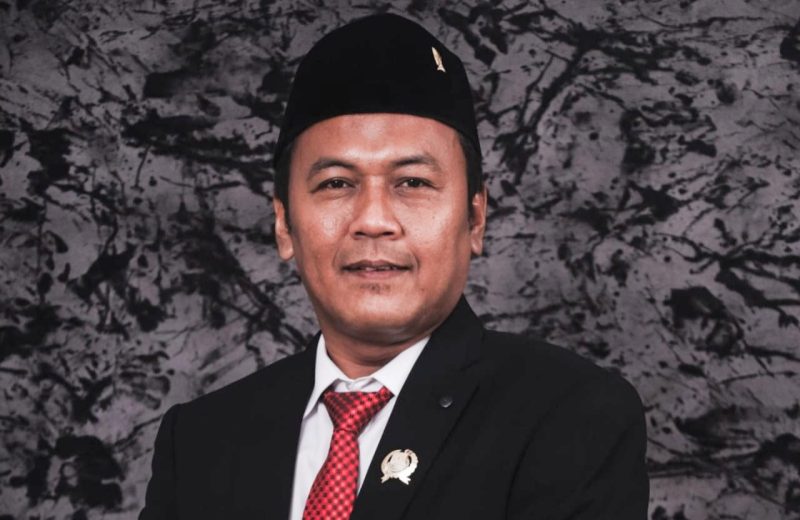 Anggota DPRD Banten, Ubaidillah, memberikan keterangan kepada pers (Dok)