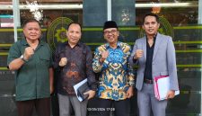 Ketua Umum PBMA, Andi Djuwaeli berama Kuasa Hukum Rocky di PN Jakarat  (Dok).