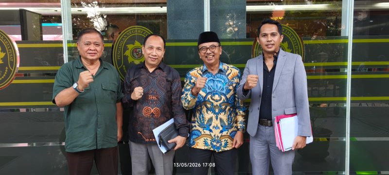 Ketua Umum PBMA, Andi Djuwaeli berama Kuasa Hukum Rocky di PN Jakarat  (Dok).