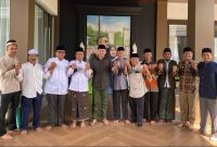 Pimpinan dan pengurus BAZNAS Lebak saat foto bersama dengan ketua BPC Gapensi Lebak, Moch. Nabil Jayabaya. (DAILYHITS)