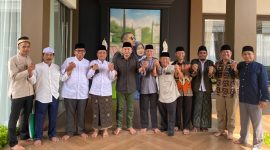 Pimpinan dan pengurus BAZNAS Lebak saat foto bersama dengan ketua BPC Gapensi Lebak, Moch. Nabil Jayabaya. (DAILYHITS)