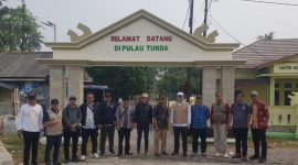 DPRKP Kabupaten Serang bersama perwakilan Kementerian Perumahan dan Kawasan Permukiman datang melakukan verifikasi rumah tidak layak huni (RTLH) di Pulau Tunda. Dok (Ist/Dailyhits.id)