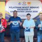 Ketua Akuatik Lebak, Febby Rizki Pratama (kedua kiri) saat foto bersama dengan Pengprov Akuatik Banten, PB Akuatik Indonesia dan Sekretaris Dinas Pemuda dan Olahraga Kabupaten Lebak. (Istimewa)