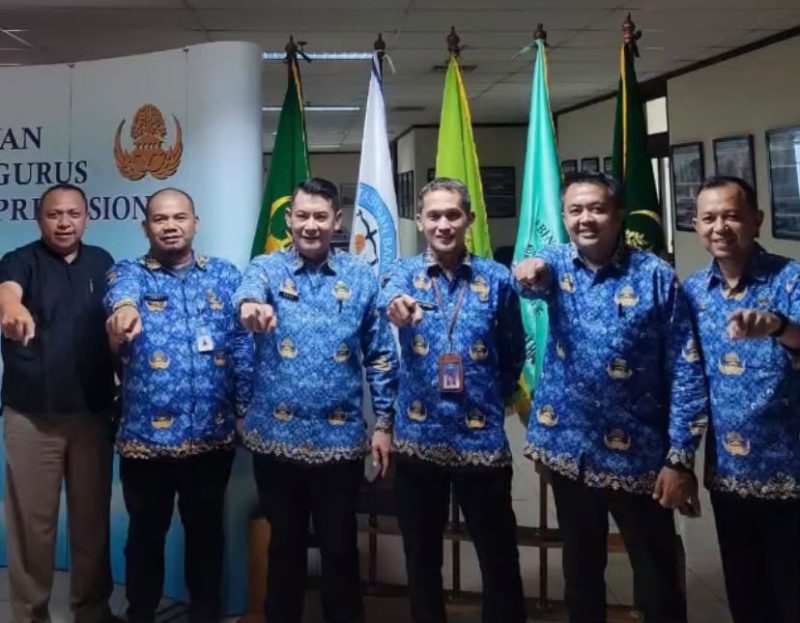 Pengurus KORPRI Kabupaten Lebak saat foto bersama dengan Dewan Pengurus Korpri Nasional. (Istimewa)