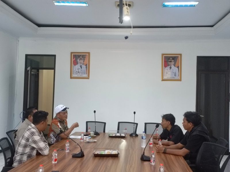 Suasana Pejabat Kabupaten Serang Beraudensi Dengan Mahasiswa, (Dok)