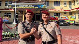 AKP Wisnu Adicahya (kiri) dan AKP Fredo Leonard (kanan) saat serah terima jabatan Kasatreskrim Polres Lebak. (Istimewa)