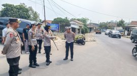 Kapolres Lebak, AKBP Arninsi saat meninjau lokasi jalan rawan kecelakaan. (Istimewa)