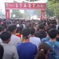 Ratusan peserta saat bersiap lari 5 kilometer dalam rangka memeriahkan HUT RI ke 81 yang diselenggarakan Pemerintah Kecamatan Cibadak. (Istimewa)