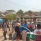 Penyaluran air bersih kepada masyarakat di Kampung Onjong dan Kedawung, Desa Ragas, Kecamatan Carenang, Kabupaten Serang. yang di landa kekeringan, Dok : (St/Totalbanten.com) 