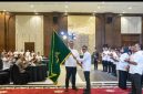 Ketua Kadin Banten, M. Azzari Jayabaya saat melantik Ketua Kadin Lebak 2026-2031 Robby Sumantri Jayabaya. (Istimewa)