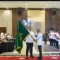 Ketua Kadin Banten, M. Azzari Jayabaya saat melantik Ketua Kadin Lebak 2026-2031 Robby Sumantri Jayabaya. (Istimewa)