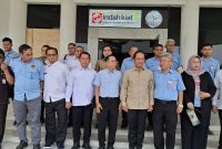 Wakil Menteri Koordinator (Wamenko) Bidang Pangan, Hanif Faisol Nurofiq, bersama Pemerintah Kabupaten Serang dan pihak jajaran perusahaan PT Indah Kiat Tbk Serang. Dok (Dir/Totalbanten.com)
