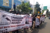 Ratusan masa aksi unjuk rasa memdatangi gedung ATR/BPN Jakarta, Dok: (Ist/Dailyhits.id)