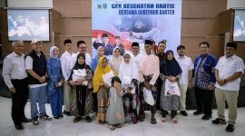 Ketua Fraksi Partai Gerindra DPRD Kabupaten Serang Ahmad Muhibbin saat mendampingi Gubernur Banten Andra Soni meninjau pelaksanaan Cek Kesehatan Gratis (CKG) di Universitas Faletehan, (Dok).