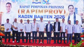 Ketua Kadin Banten, Moch. Azzari Jayabaya saat foto bersama dengan pengurus usai Rapimprov di Hotel Grand Keisha, Rangkasbitung. (Istimewa)