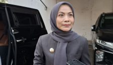 Bupati Serang, Ratu Rachmatuzakiyah, saat memberikan keterangan kepada pers, Dok (Dailyhits.id)