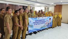 Jajaran Sekretariat DPRD Provinsi Banten berfoto bersama saat peluncuran dan implementasi proyek perubahan E-Setwan sebagai bagian dari transformasi digital pelayanan Sekretariat DPRD Banten. (Dok)