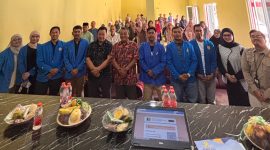 Mahasiswa Unpam Serang menyosialisasikan jaminan sosial ketenagakerjaan bagi pekerja mandiri di Desa Kertasana, Pandeglang. Dok : (Ist/Dailyhits.id)